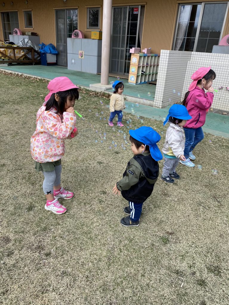 園庭で遊びました めむろてつなん保育所 社会福祉法人 十勝立正福祉事業会 北海道 芽室町